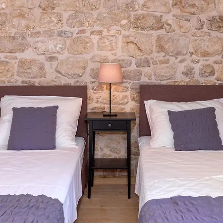 Apartman Kateive * هفار