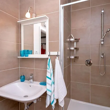 Apartman Kateive شقة هفار