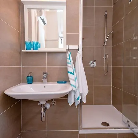 Apartman Kateive شقة *