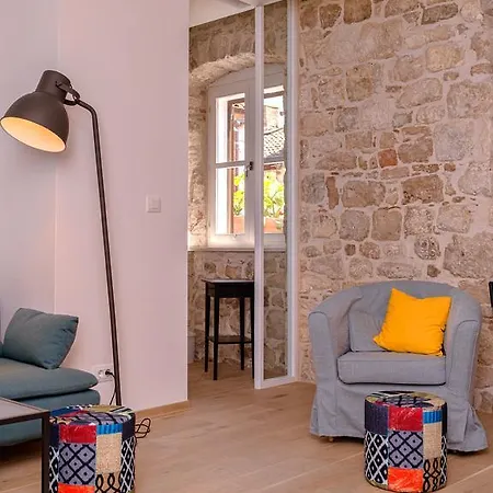 Apartman Kateive هفار